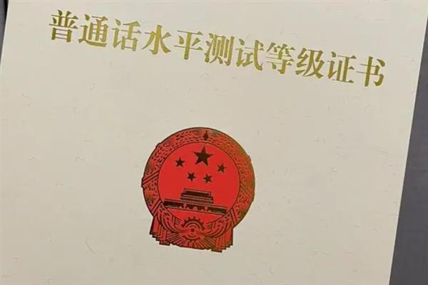 播音员的声音为什么好听，用气发声且平时坚持练声