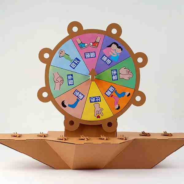 一二三年级手工纸箱做玩具简单转盘