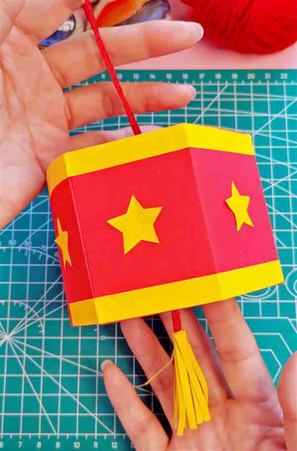 如何卡纸做灯笼简单做法步骤简单