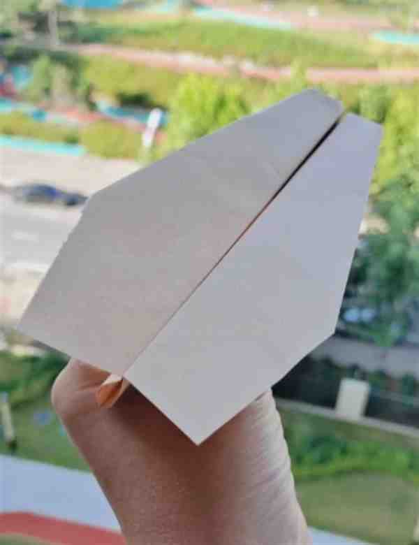 怎么折纸飞机才能飞得远飞得高(详细图解)