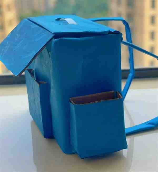 废旧纸盒做一个大书包(手工教程图解)