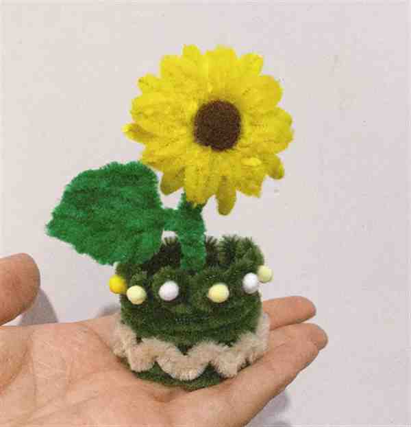 扭扭棒制作的小摆件大一点初音未来教程