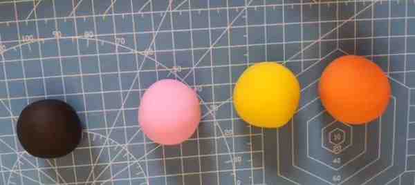 用彩泥做立体小鸡的步骤图片大全