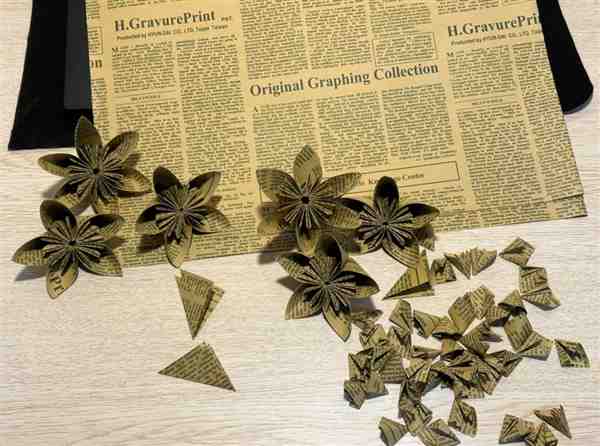 幼儿折纸古风小饰品吊坠教程图解(绣花球)