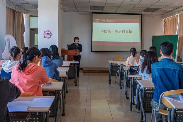 训练口才的有效方法，可以从模仿开始